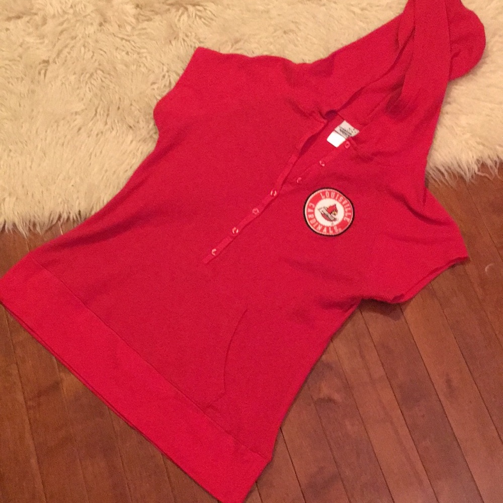 Louisville Cardinals short sleeve hooded top